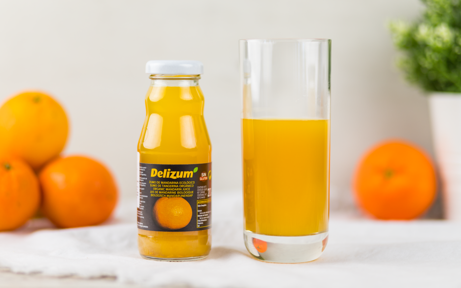 Apresentação do sumo de tangerina biológico 