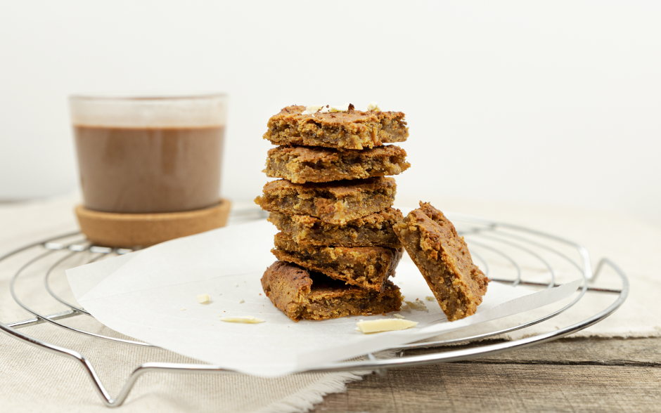 Blondies de Grão de Bico e Manteiga de Amendoim