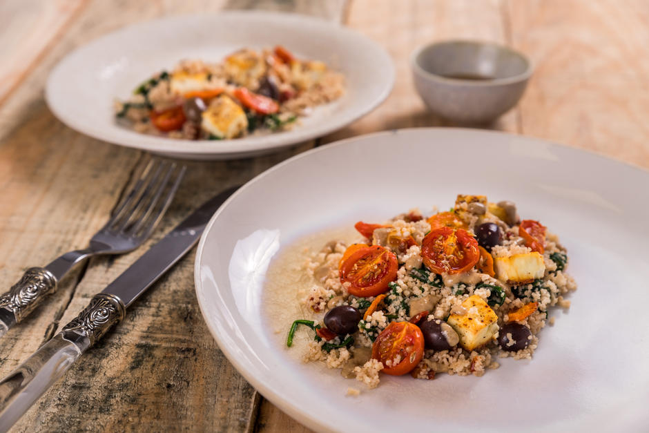 Salada com tahine caseiro