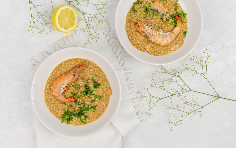 Risotto de trigo sarraceno com camarão e leite de coco