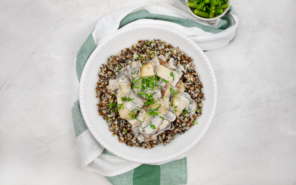 Strogonoff de tofu fumado e cogumelos