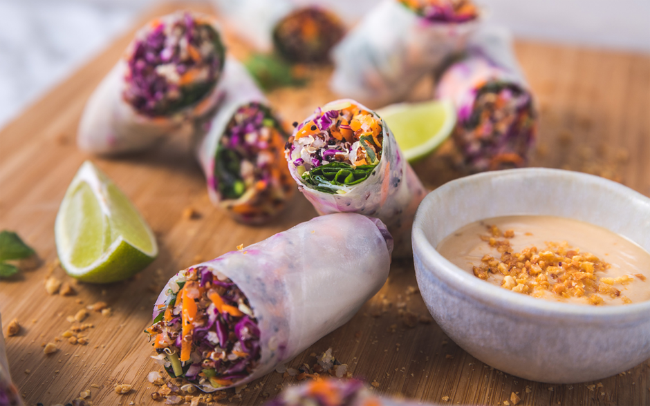 Spring Rolls com molho de amendoim