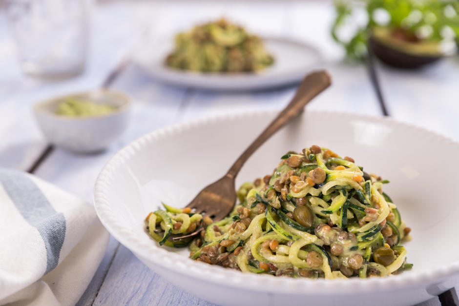 Zoodles de curgete com molho de abacate e cânhamo 3