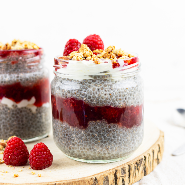 Pudim de Chia com Iogurte e Doce de Frutos Vermelhos  squared