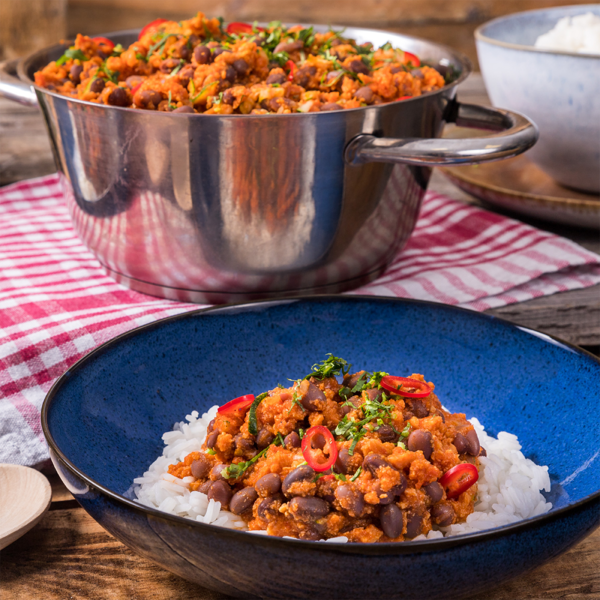 Chilli na panela com arroz branco